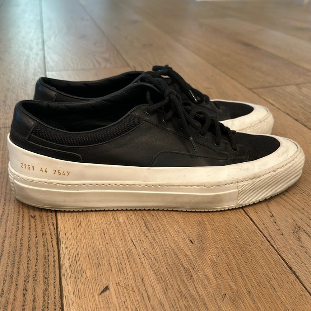 Black and white the common projects men sneaker